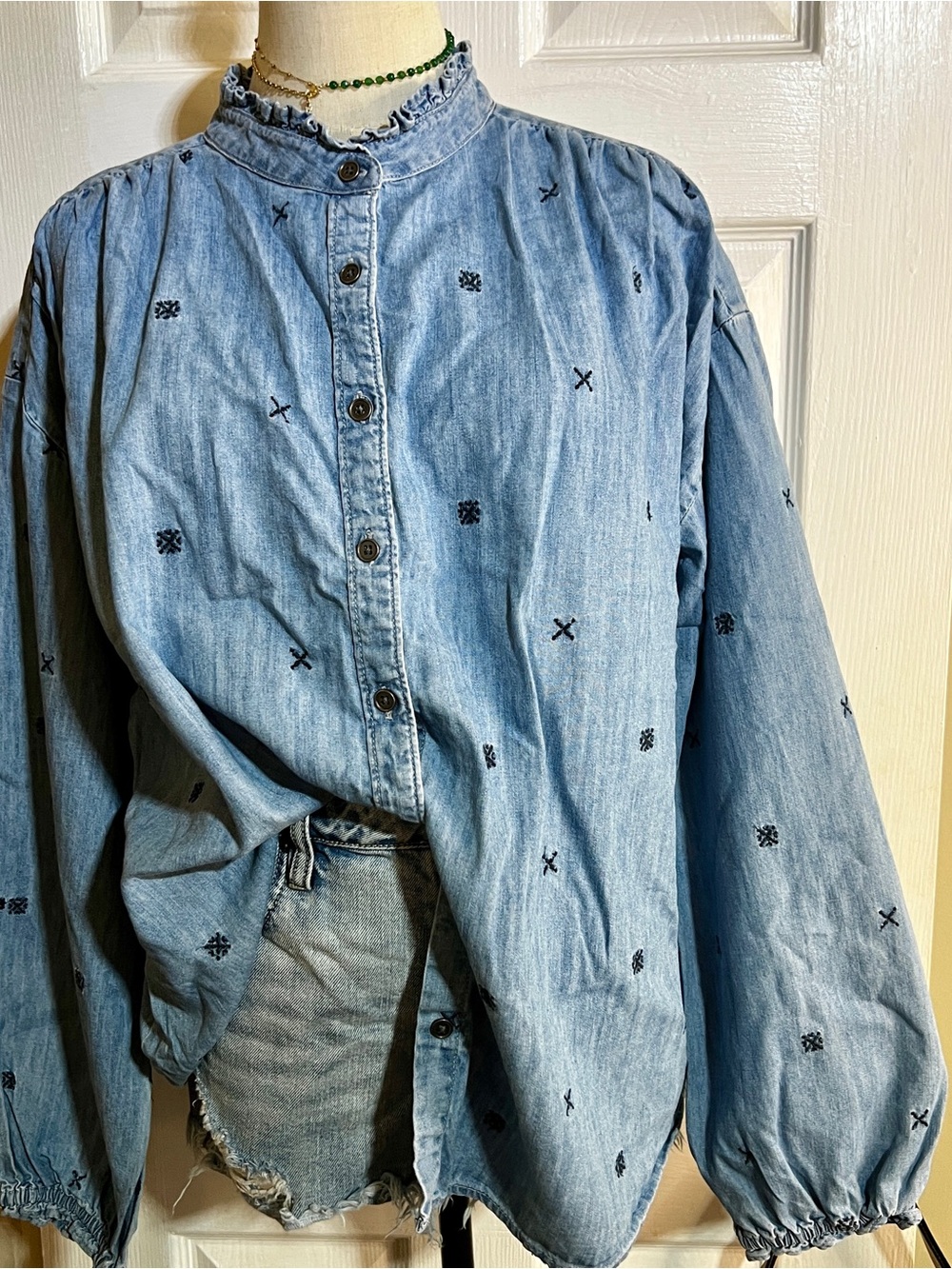 Style&Co Wms Blue Chambray Cotton Embroidered Retro Boho Ruffle Peasant Top XL - Picture 3 of 15